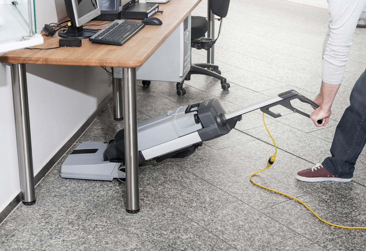 Advance SC100 12" Upright Cylindrical Floor Scrubber - 107408120