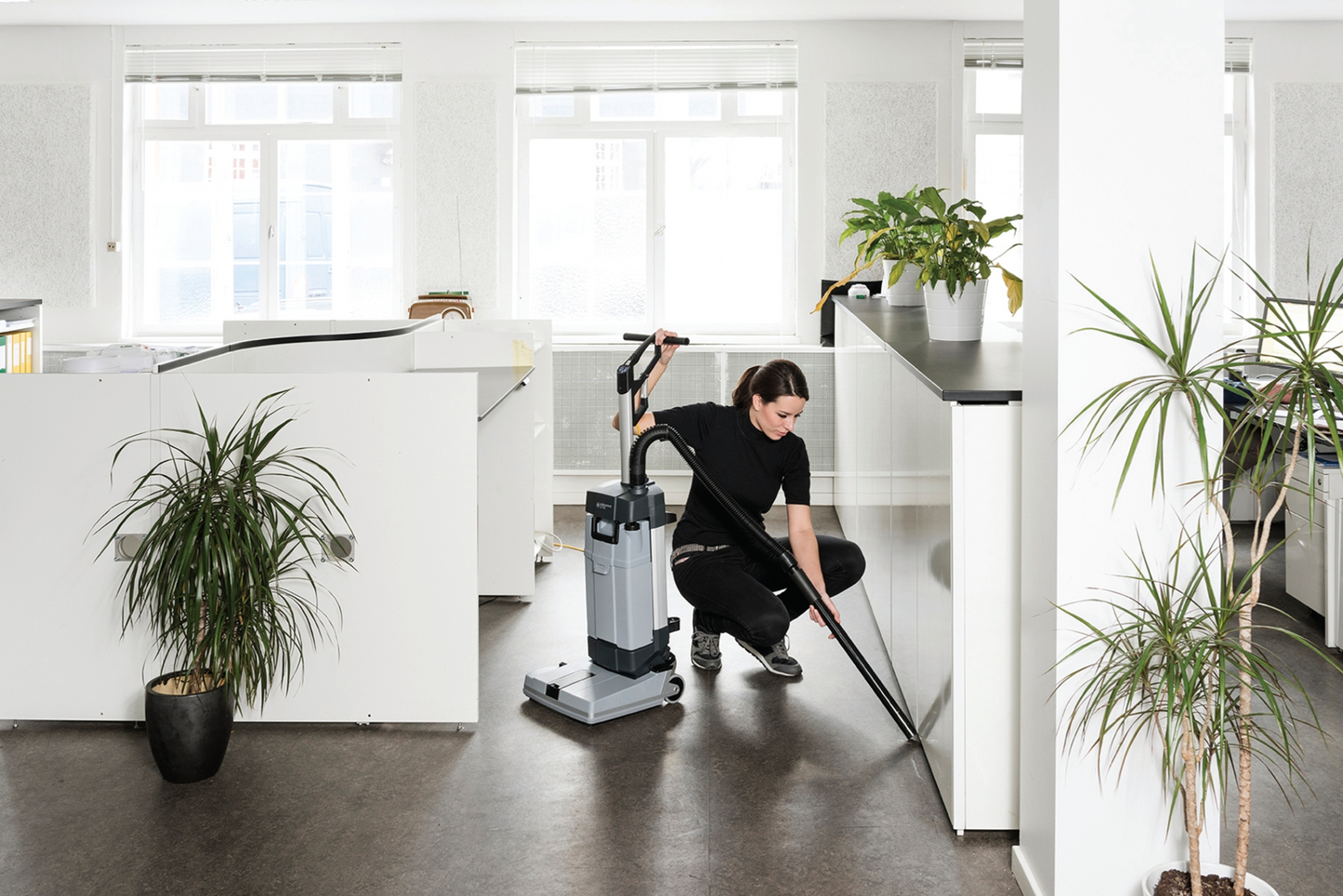 Advance SC100 12" Upright Cylindrical Floor Scrubber - 107408120