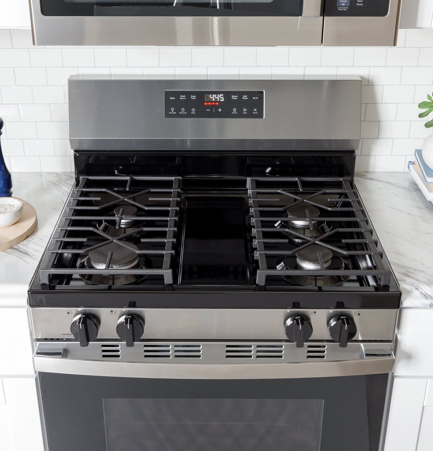 GE APPLIANCES GGF400PVBB GE(R) 30" Free-Standing Gas Range - GGF400PVBB-KT