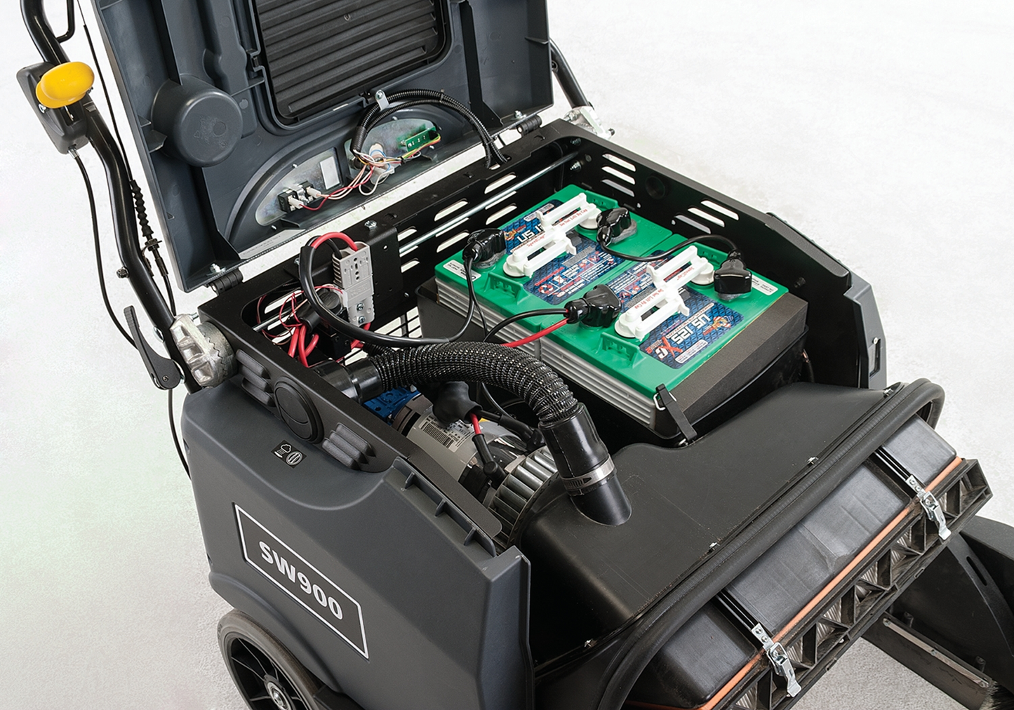 Advance SW900 33" Battery Self-Propel Floor Sweeper with 15 Gallon Hopper - 56383323