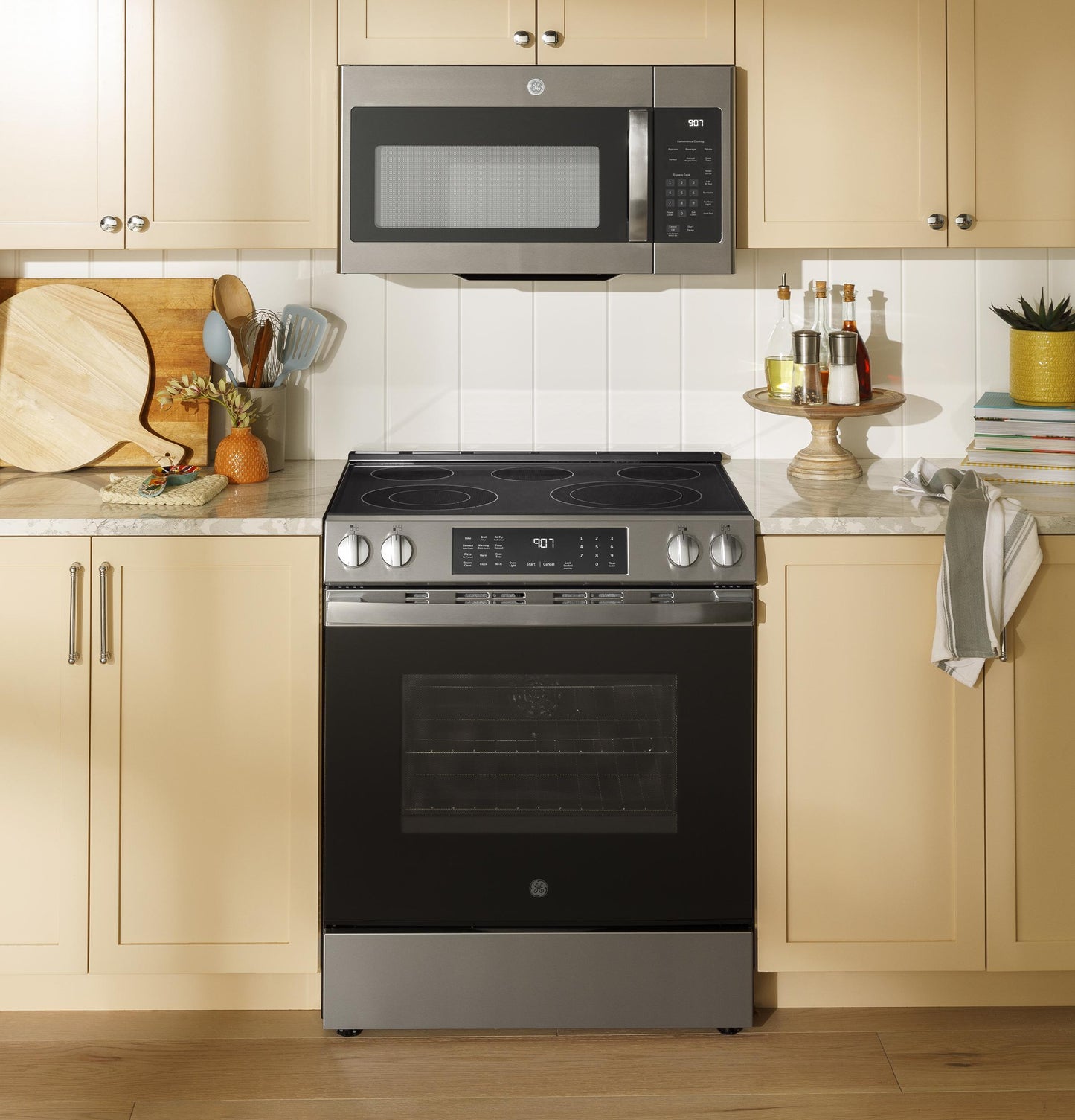 GE APPLIANCES GRS600AVFS GE(R) 30" Slide-In Electric Convection Range with No Preheat Air Fry and EasyWash(TM) Oven Tray - GRS600AVFS-KT