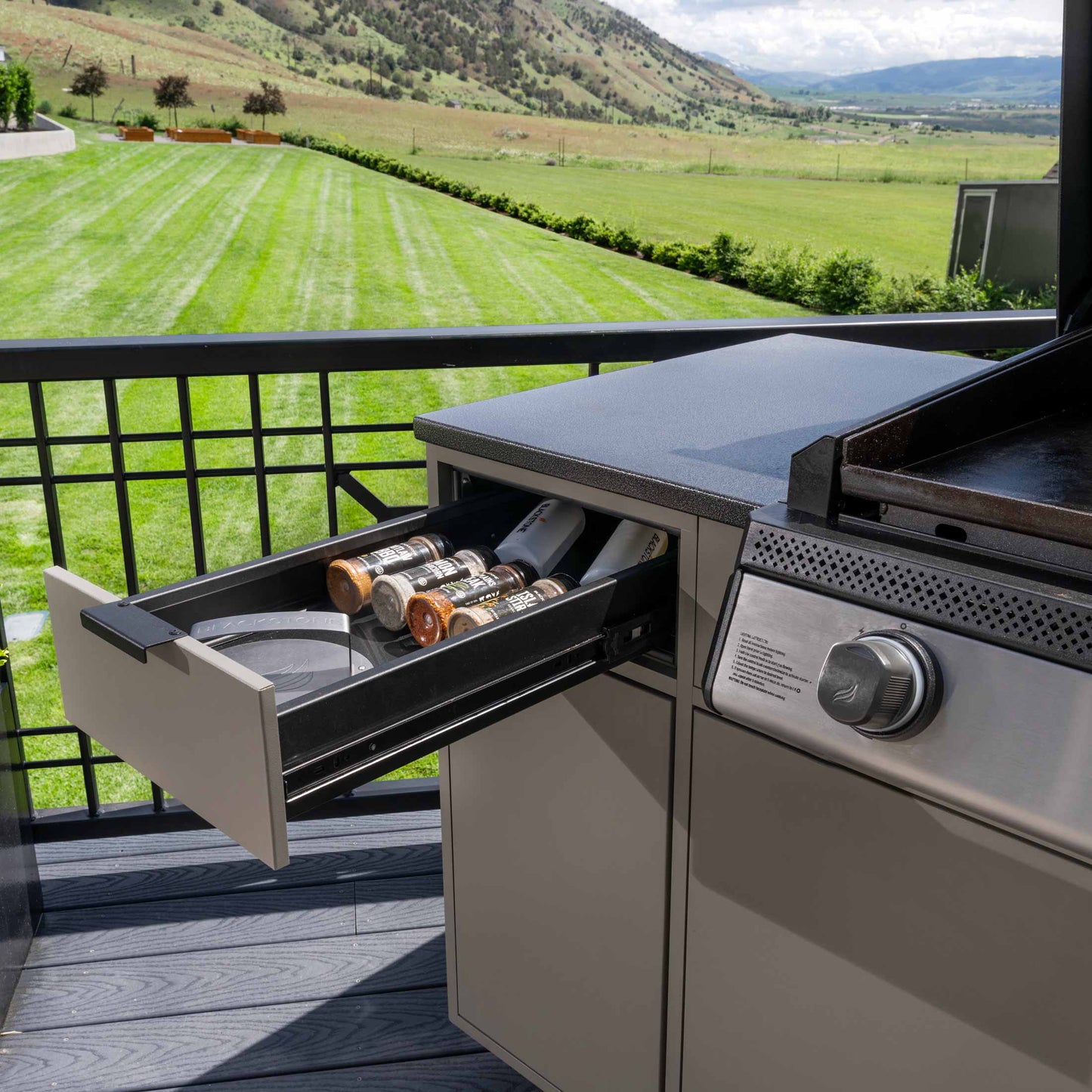 Blackstone Griddle Island Challenger Cabinet - 6020