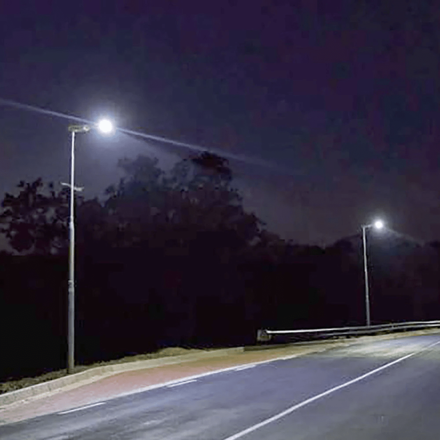 AVS Energy Solar LED Street Light 100 Watt 18000 Lumens 5000K Parking Lot Light Solar All in One Street Light  - AVS-BF02-100W