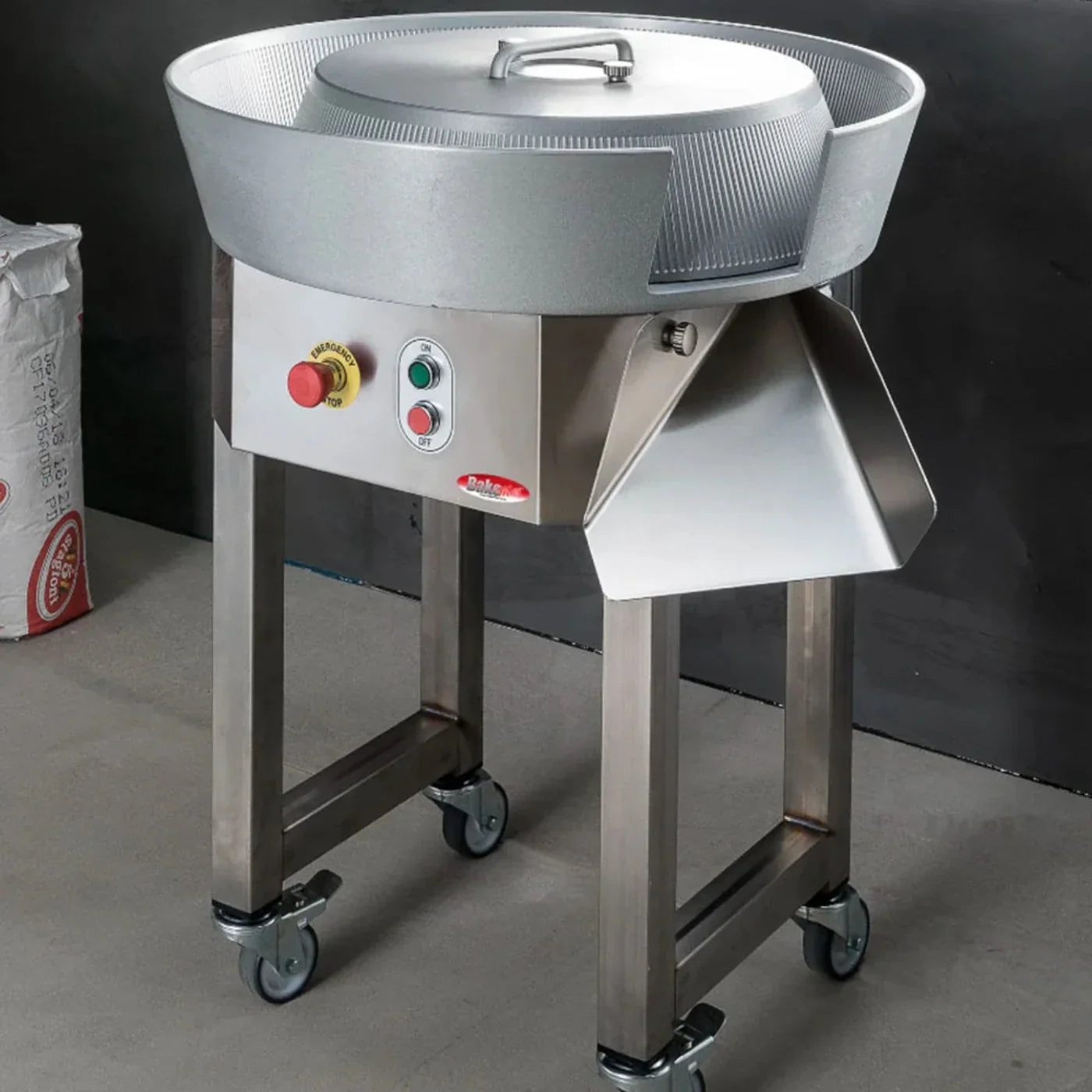BakeMax 34" Dough Ball Rounder, 88 Lbs - 661 Lbs Per Hour Output - BMDBR3L