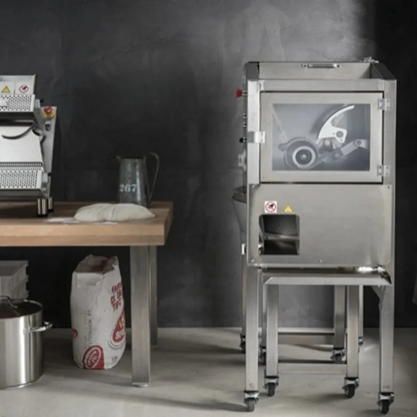 BakeMax BMDD005 28.5" Automatic Dough Divider/Rounder, 44 Liter Dough Hopper, 115/60/1 -  BMDD005