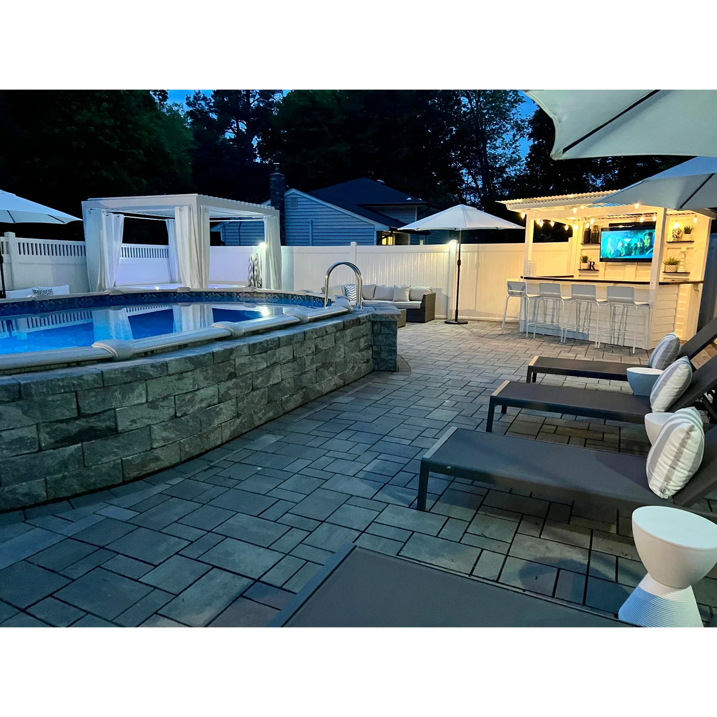 Taverns To Go 8' x 5' Backyard Bar