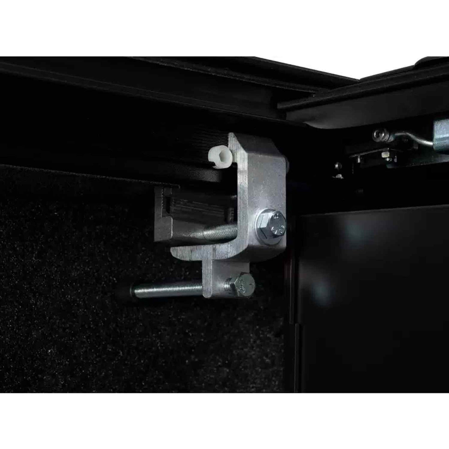 RetraxPRO XR GMC And Chevy 1500 Manual Retractable Tonneau Cover - RTX-T-80481