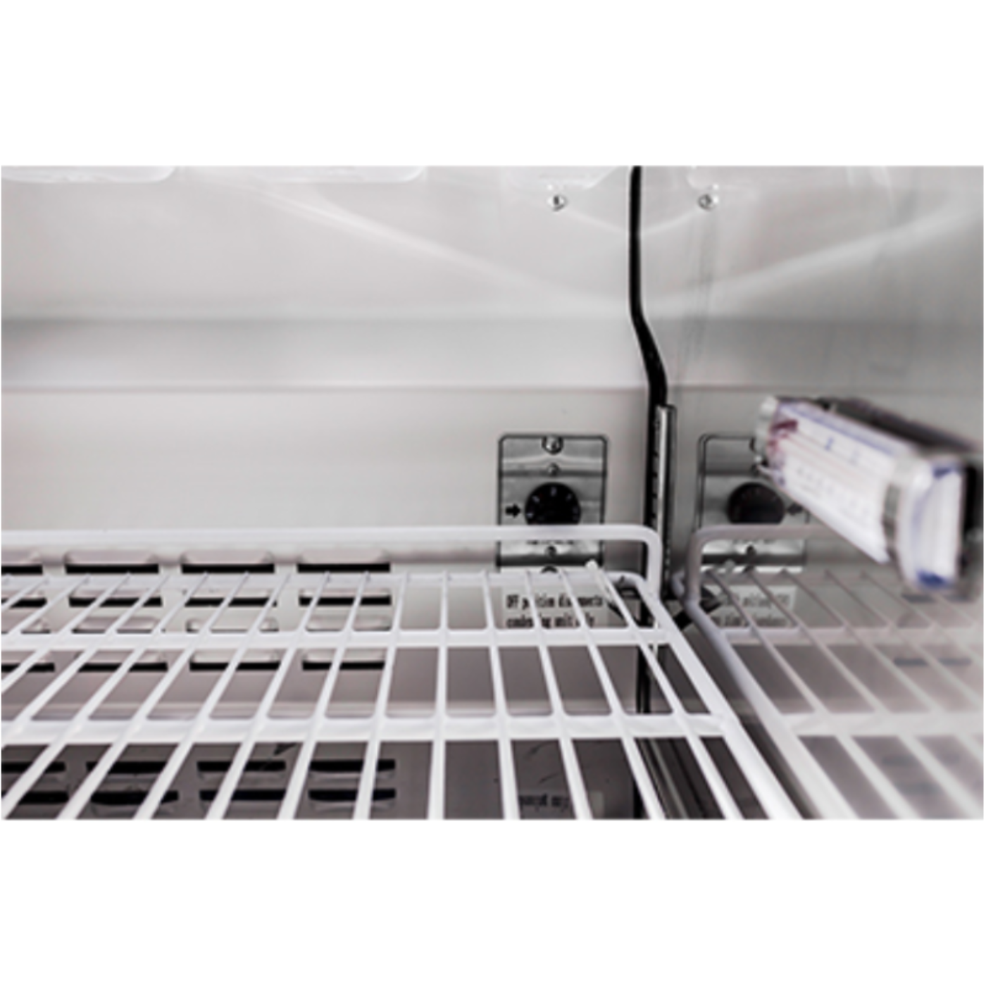 Saba - SPS-72-30M 70" Commercial 30 Pan Salad Sandwich Food Prep Table Refrigerator - SPS-72-30M