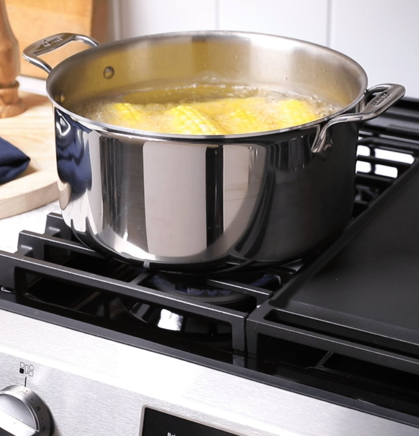 GE APPLIANCES GGF500PVBB GE(R) 30" Free-Standing Gas Range - GGF500PVBB-KT