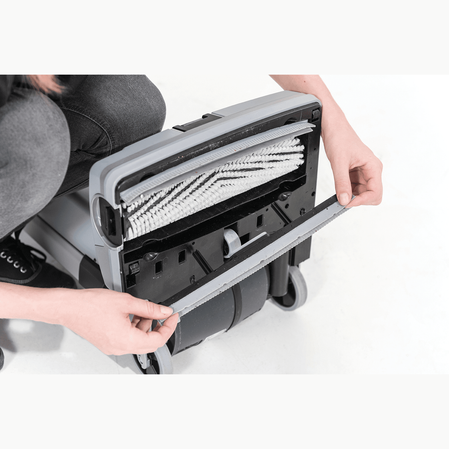 Advance Sc100 | 12" Upright Cylindrical Floor Scrubber - 107408120