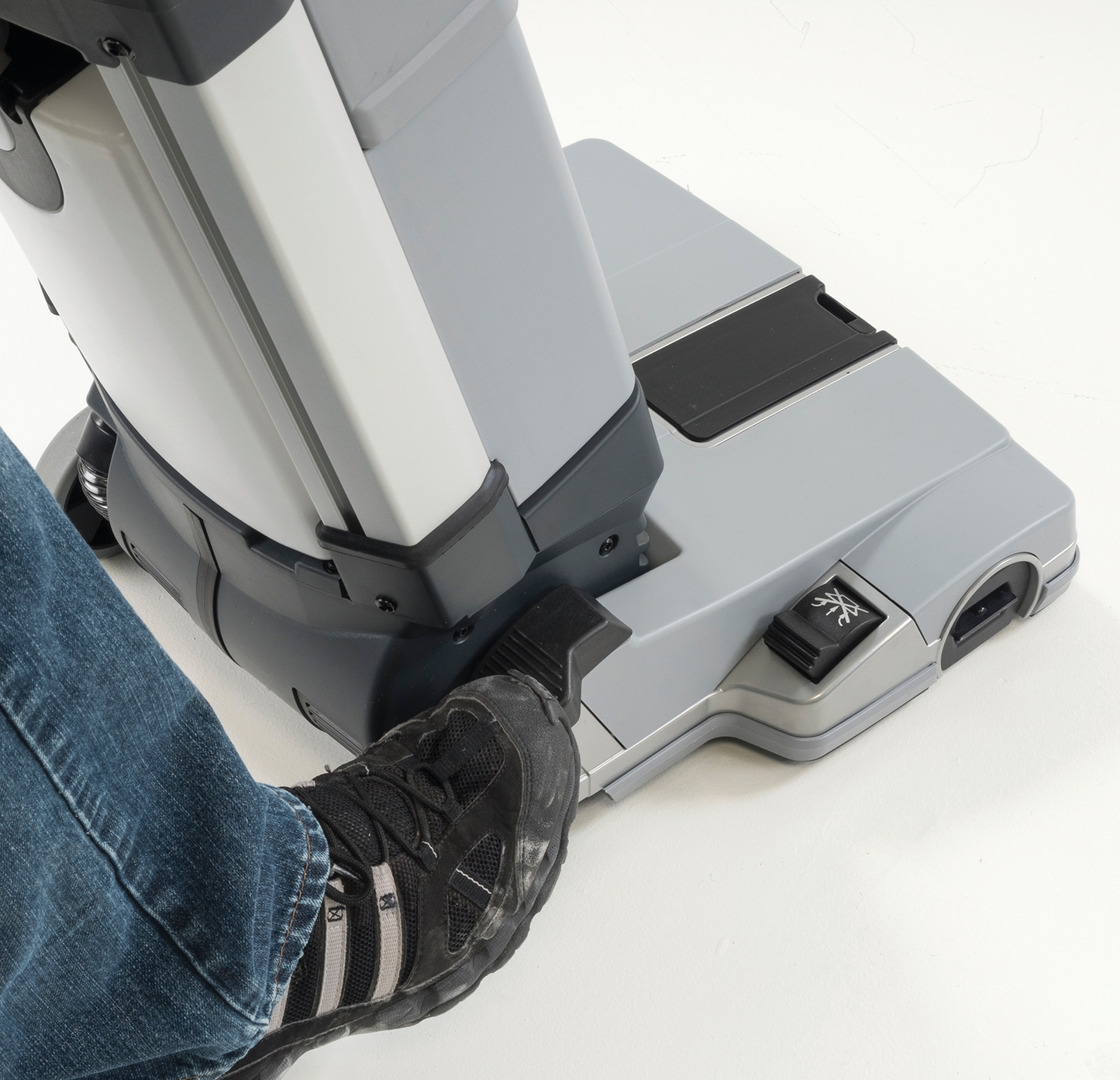 Advance SC100 12" Upright Cylindrical Floor Scrubber - 107408120