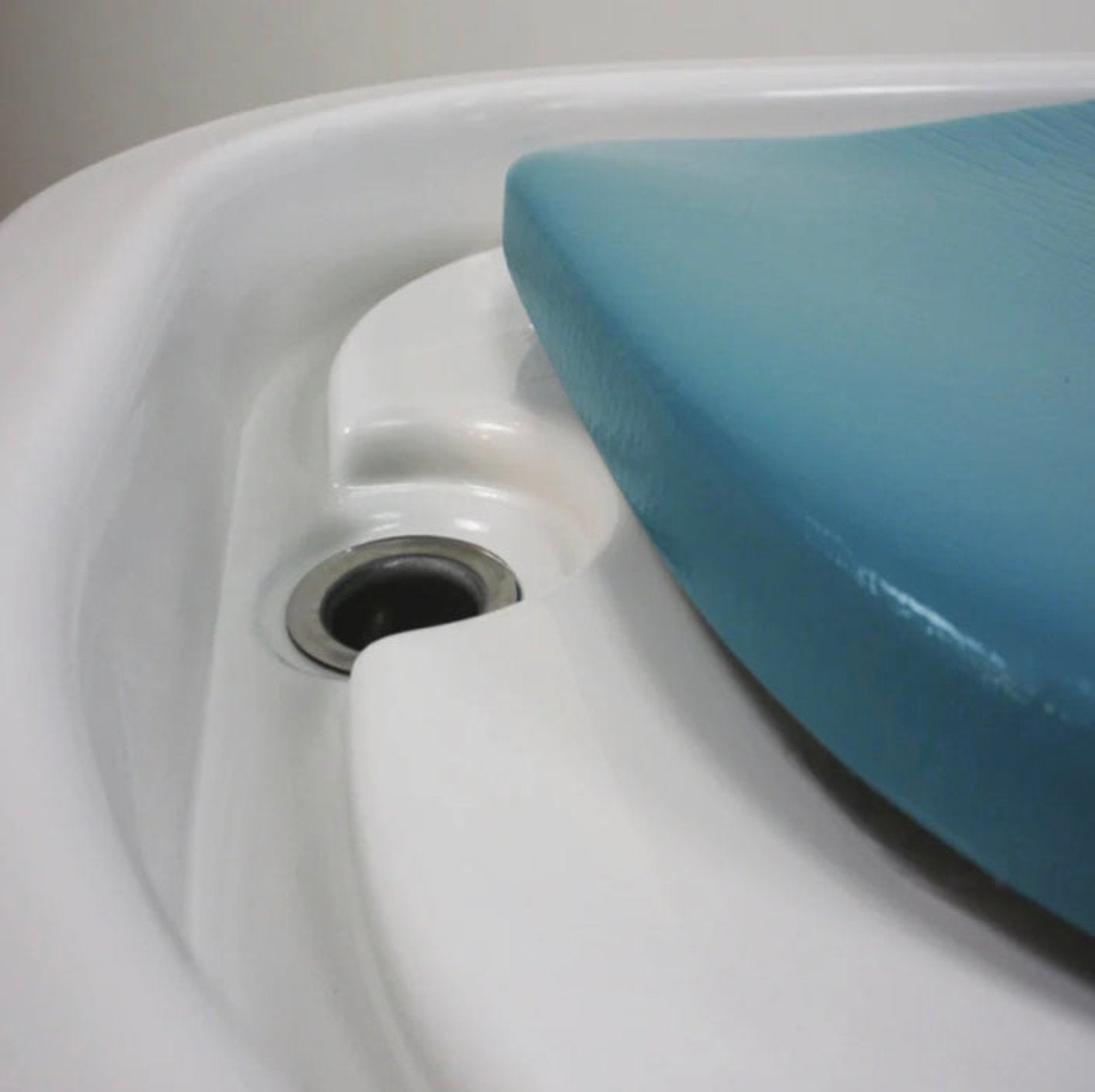 Touch America Stationary Neptune Wet Table and 8-Head Vichy Shower Deluxe Package - 82030